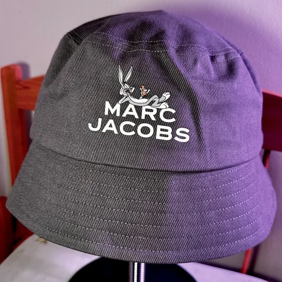 NWT Looney Tunes X Marc Jacobs Bucket Hat 🐰